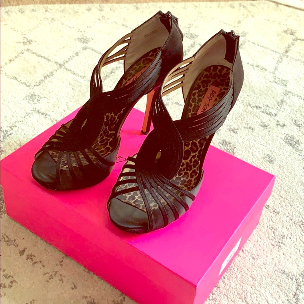 Betsy Johnson black heels sz 9